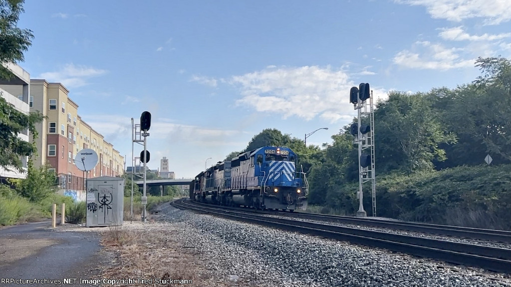 WE 7006 at the Exchange St. signals.